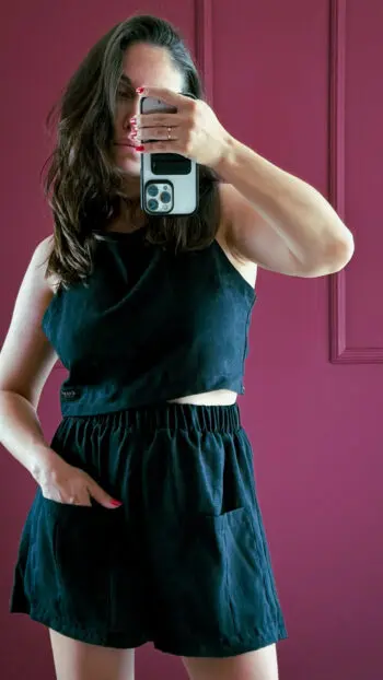 BLACK LINEN HIGH-WAIST SHORTS