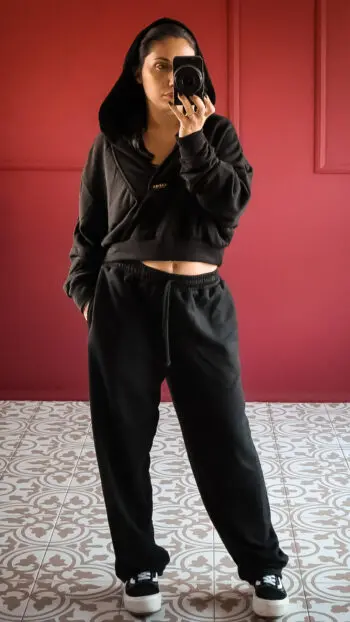 BLACK SWEATPANTS