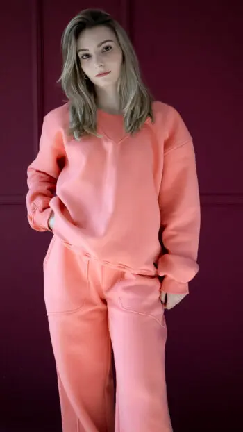 EASE V SWEATSHIRT